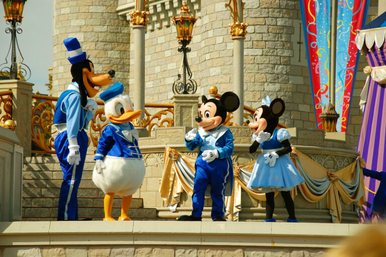 Did you know that Disney cartoon characters often wear white gloves?